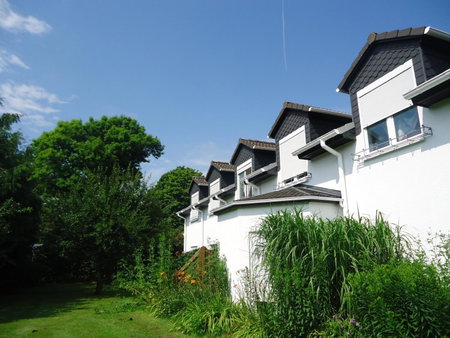 Das FRITZ Hotel Schwerin schöne Lage im Grünen mit regionaler Küche kostenfreien Parkplätzen und E Ladestation, Schwerin, Germany