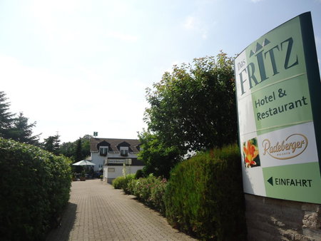 Das FRITZ Hotel Schwerin schöne Lage im Grünen mit regionaler Küche kostenfreien Parkplätzen und E Ladestation, Schwerin, Germany