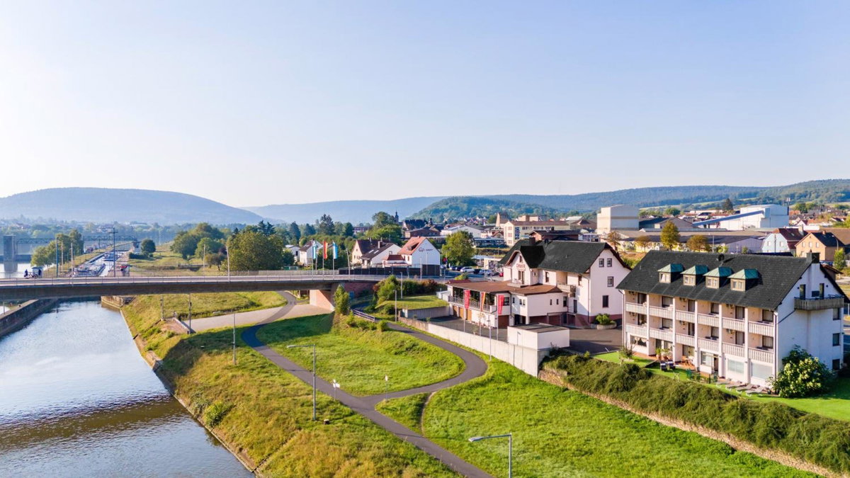 Hotel · Hotel Straubs Schöne Aussicht, Klingenberg Am Main