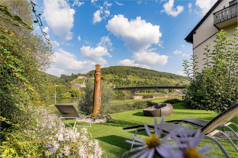 Hotel Straubs Schöne Aussicht, Klingenberg am Main, Germany