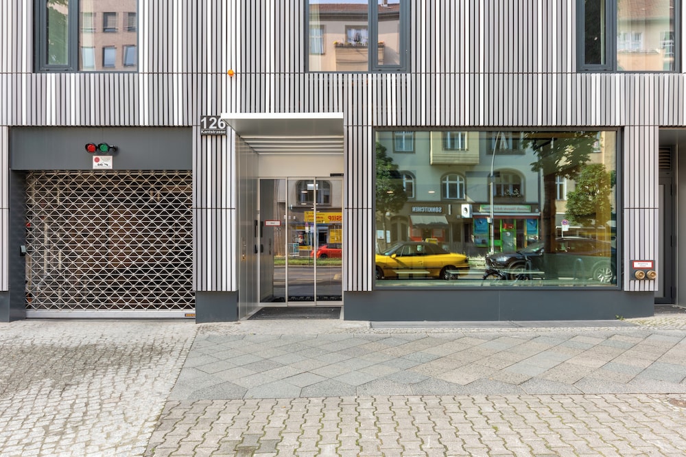 Numa Berlin Savi, Германия