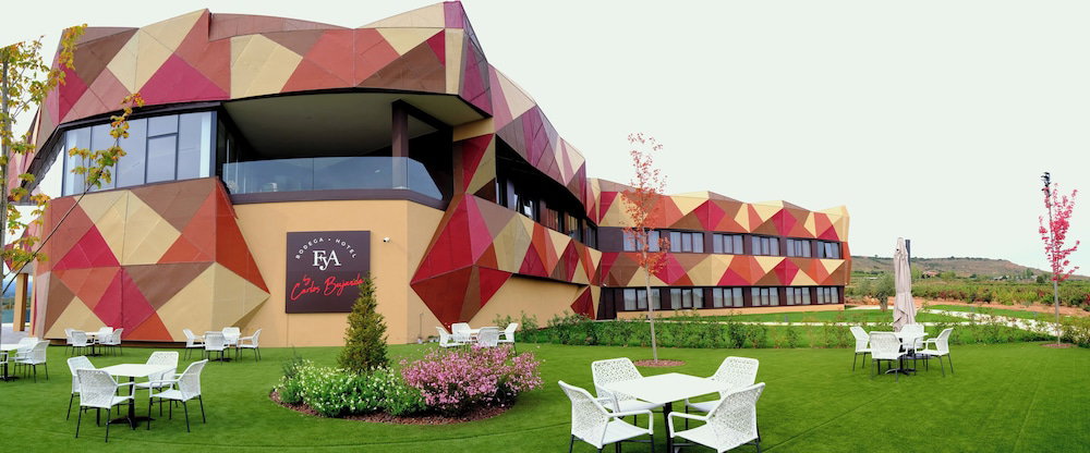 Hotel · Hotel-Bodegas FyA, Navarrete