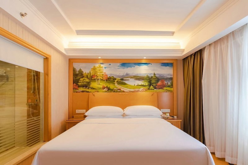 Vienna Hotel Gushio Metro Station Branch, Shenzhen, China