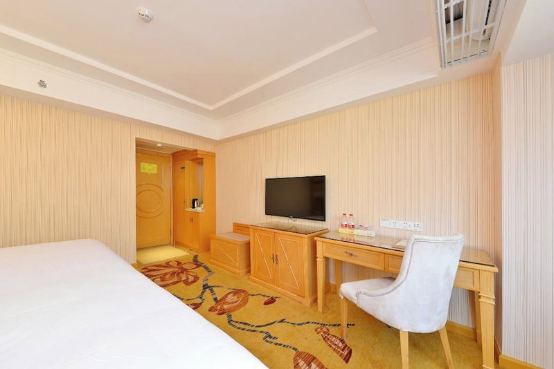Vienna Hotel Gushio Metro Station Branch, Shenzhen, China
