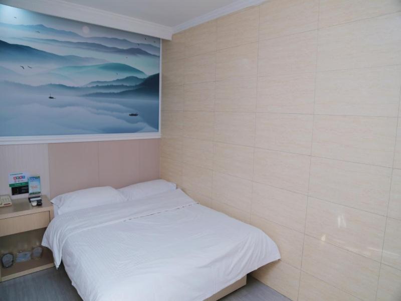 GreenTree Inn Jiangsu Yangzhou West Passenger Station Baixiang Road Express Hotel, Yangzhou, China
