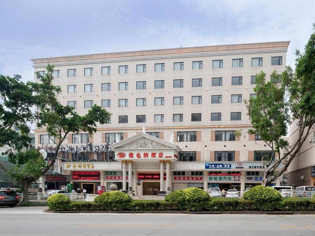 Vienna Hotel Shenzhen Bao'an Airport Taoyuanju Pingluanshan Metro Station, China