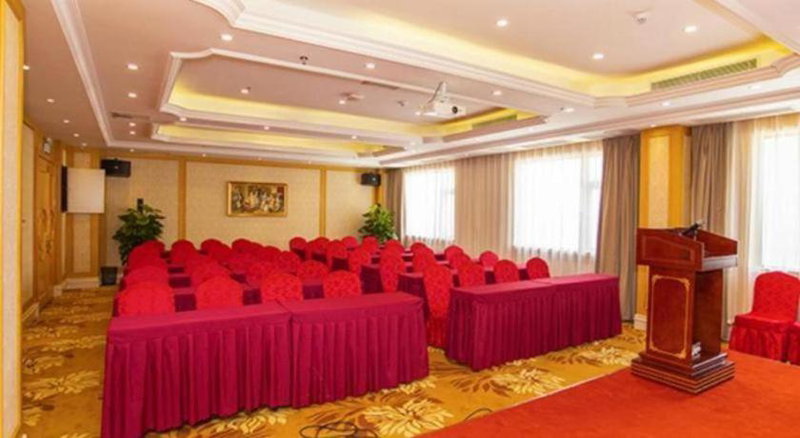 Vienna Hotel Shenzhen Bao'an Airport Taoyuanju Pingluanshan Metro Station, Xin'an, China