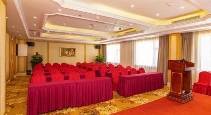 Vienna Hotel Shenzhen Bao'an Airport Taoyuanju Pingluanshan Metro Station, Xin'an, China