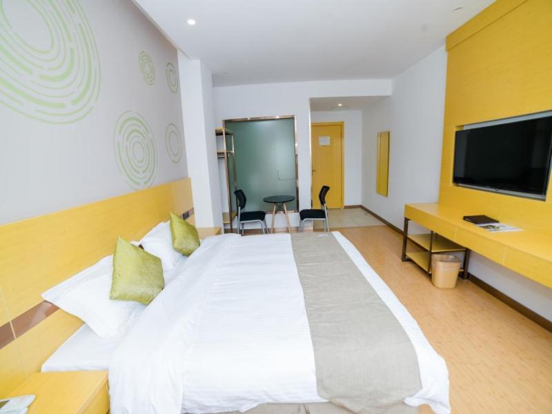 GreenTree Inn Suzhou Zhangjiagang City Jingang Town Express Hotel, Zhangjiagang, China