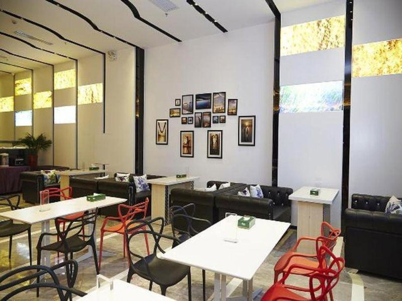 Lavande Hotel Wuhan Wujia Mountain Branch, Wuhan, China
