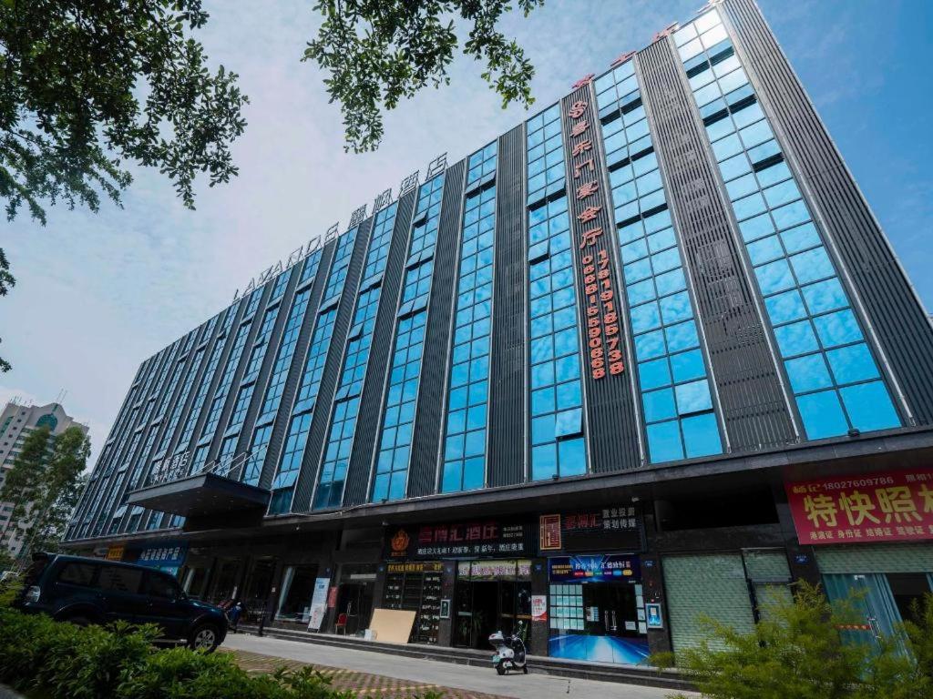 Lavande Hotel Maoming Dianbai Wanda Plaza, China