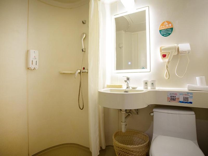 GreenTree Inn Jiangsu Wuxi Zhongqiao Express Hotel, Wuxi, China