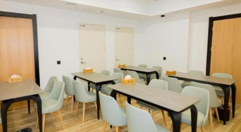 GreenTree Inn Express Henan Xinyang Huaibin County, Zhengzhou, China