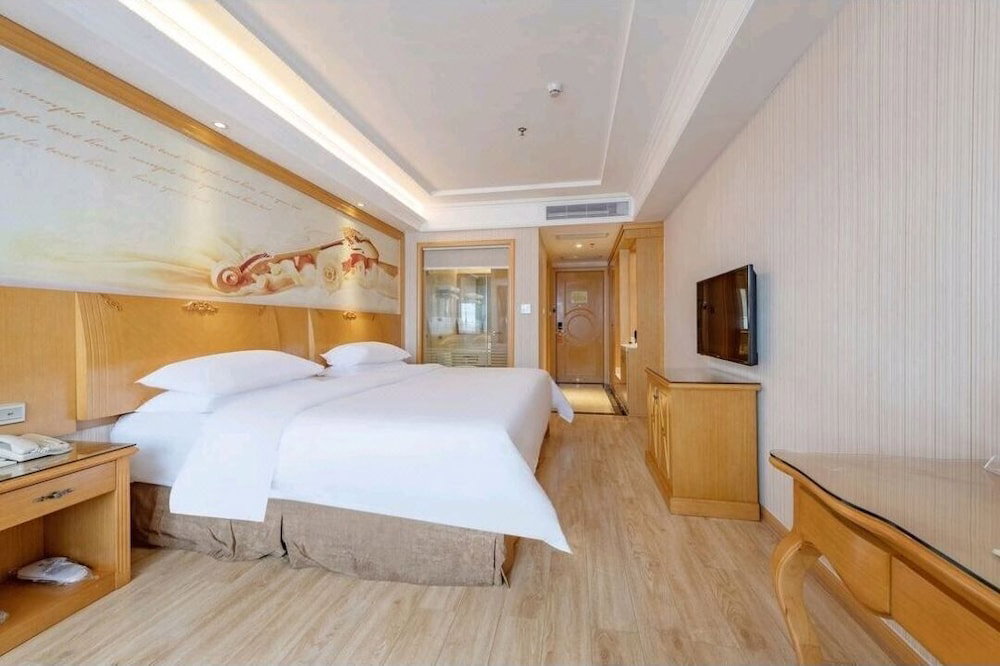 Vienna Hotel Shenzhen Fuyong Subway Station branch, China