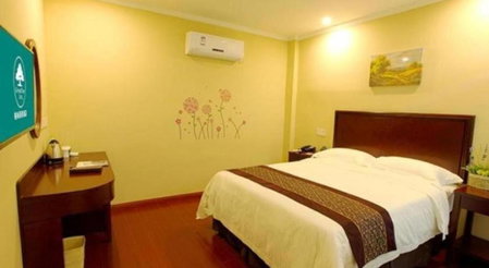 GreenTree Inn Zhenjiang Jiangsu Science and Technology university Youth Square Express Hotel, Zhenjiang, China