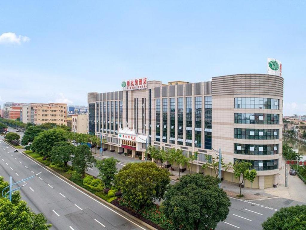 Hotel · Vienna Hotel Guangdong Zhongshan Xiaolan High-Speed Railway Station, Jilong