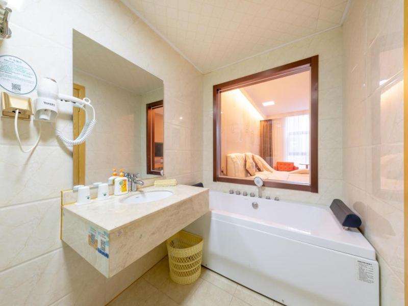 GreenTree Inn Nantong University Industrial Expo City Express Hotel, Nantong, China