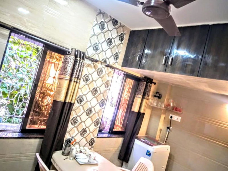 Cozy Furnished Apartment One Block From The Ocean, Mumbai, India