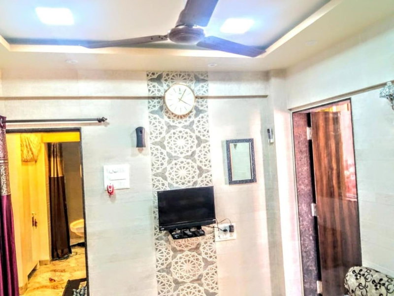 Cozy Furnished Apartment One Block From The Ocean, Mumbai, India