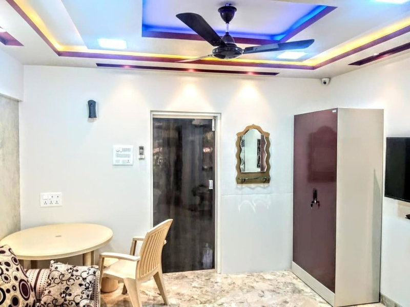 Cozy Furnished Apartment One Block From The Ocean, Mumbai, India