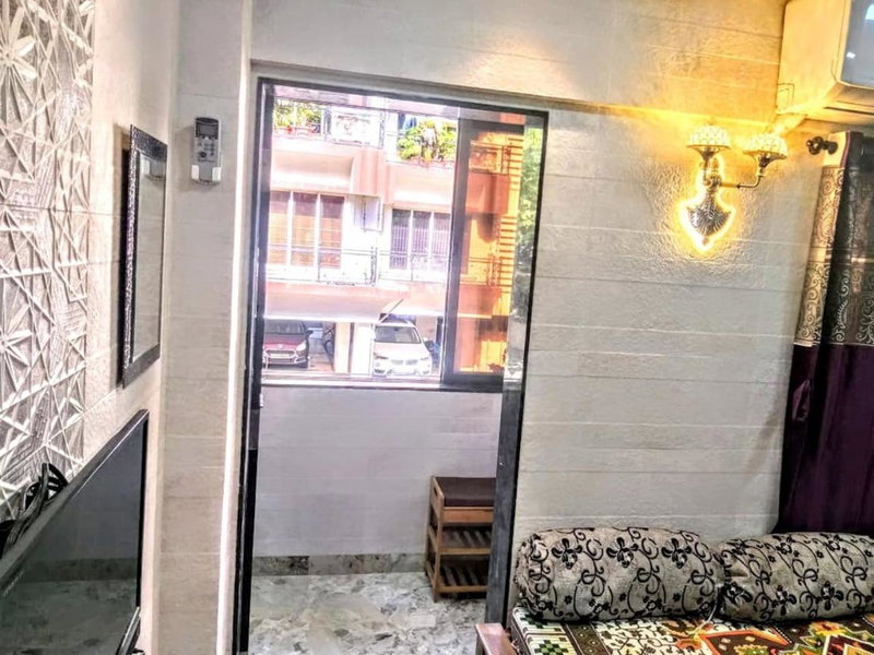 Cozy Furnished Apartment One Block From The Ocean, Mumbai, India