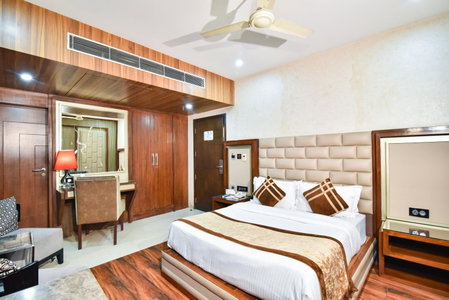 Sawera Grand Luxury Stay Near Golden Temple, Amritsar, India