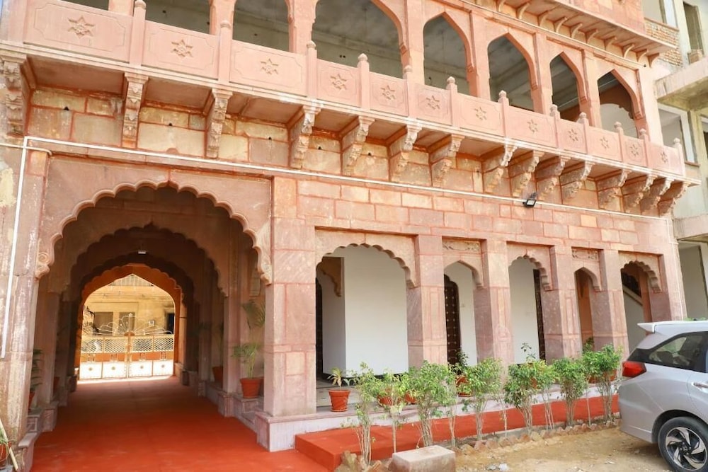 Chanod Haveli, India