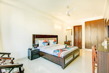 Via Hemkunt Residency - Nr Yatharth Super Speciality Hospital - Noida 110, Noida, India