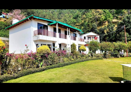 Just Naturals Wellness Resort Nainital, Bhowāli, India
