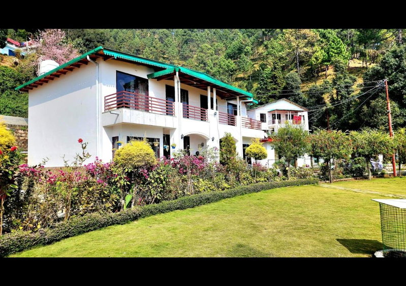 Just Naturals Wellness Resort Nainital, Bhowāli, India