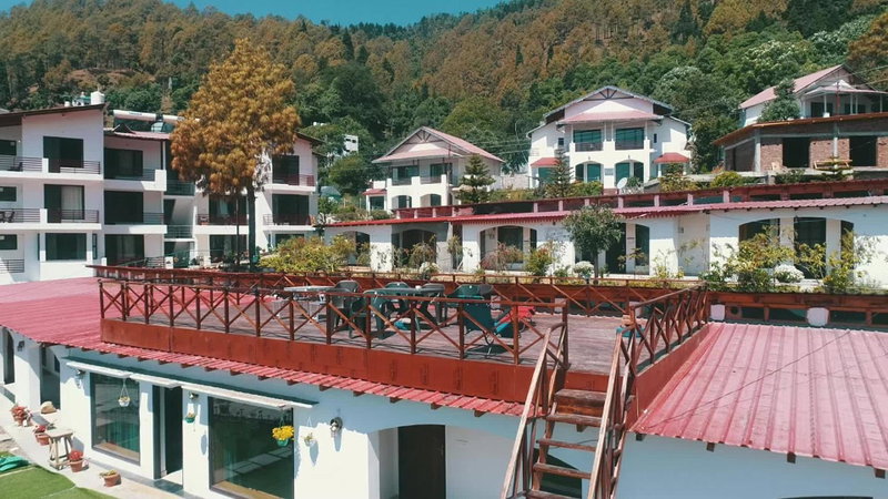 Just Naturals Wellness Resort Nainital, Bhowāli, India