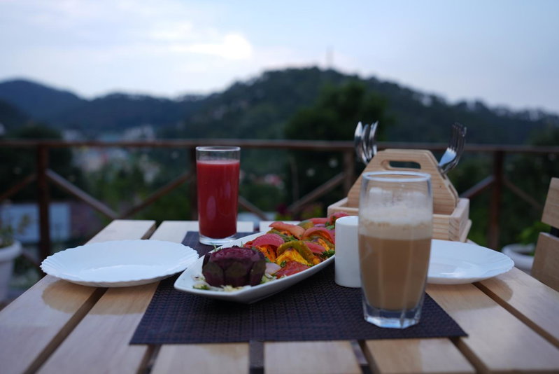 Just Naturals Wellness Resort Nainital, Bhowāli, India