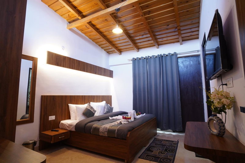 Just Naturals Wellness Resort Nainital, Bhowāli, India
