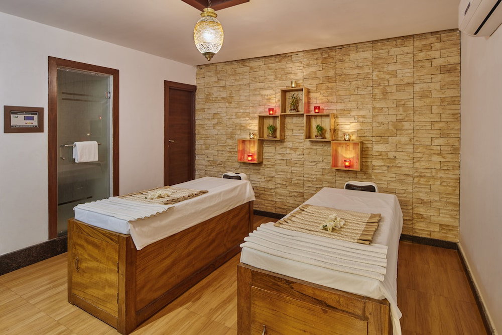 Hotel · LP Vilas, Vikasnagar