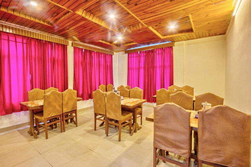 HOTEL ROyAL THE MALL MANALI, Manāli, India