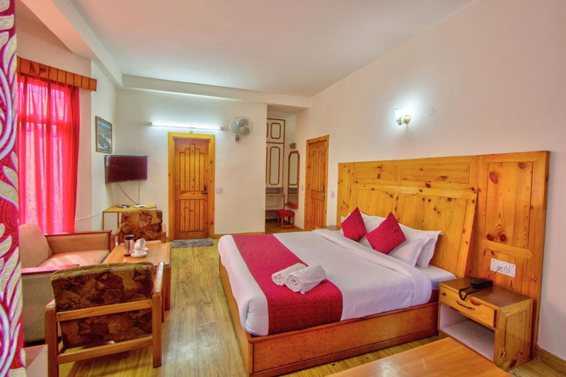 HOTEL ROyAL THE MALL MANALI, Manāli, India