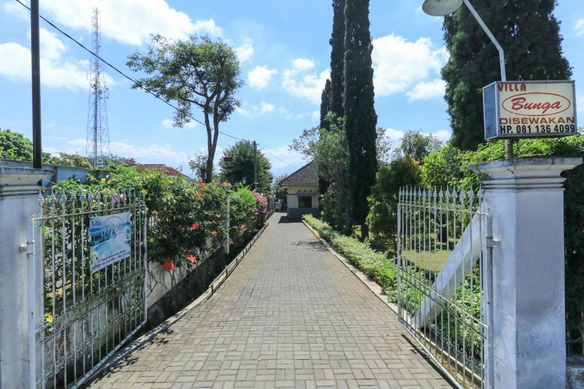 Hotel · Villa Bunga Guest House RedPartner, Malang