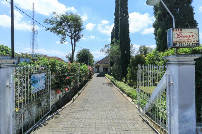 Villa Bunga Guest House RedPartner, Malang, Indonesia
