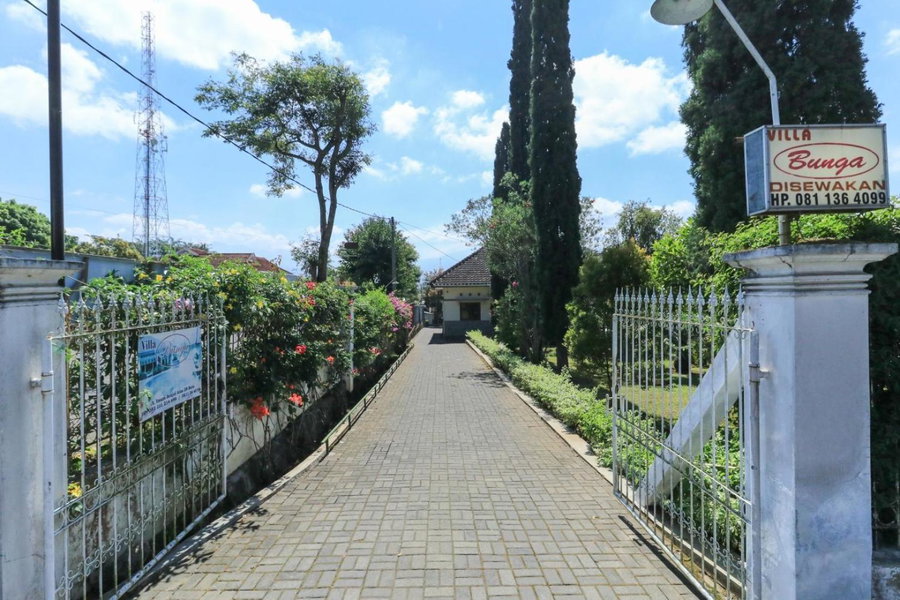 Villa Bunga Guest House RedPartner, Malang, Indonesia