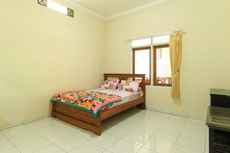 Villa Bunga Guest House RedPartner, Malang, Indonesia