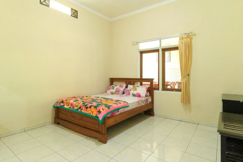 Villa Bunga Guest House RedPartner, Malang, Indonesia