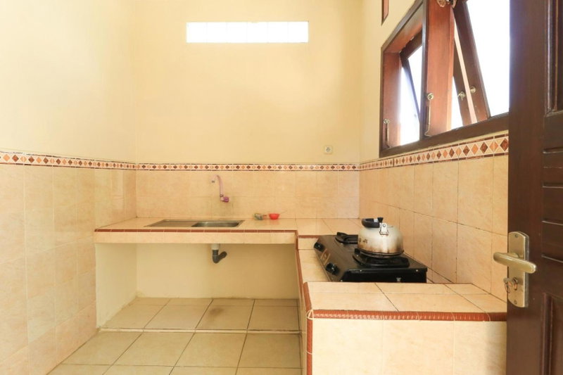 Villa Bunga Guest House RedPartner, Malang, Indonesia