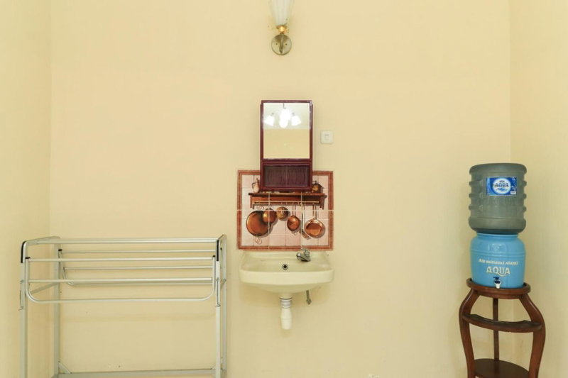 Villa Bunga Guest House RedPartner, Malang, Indonesia