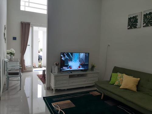 Villa Blossom Kayana Regency E7, Batu, Indonesia