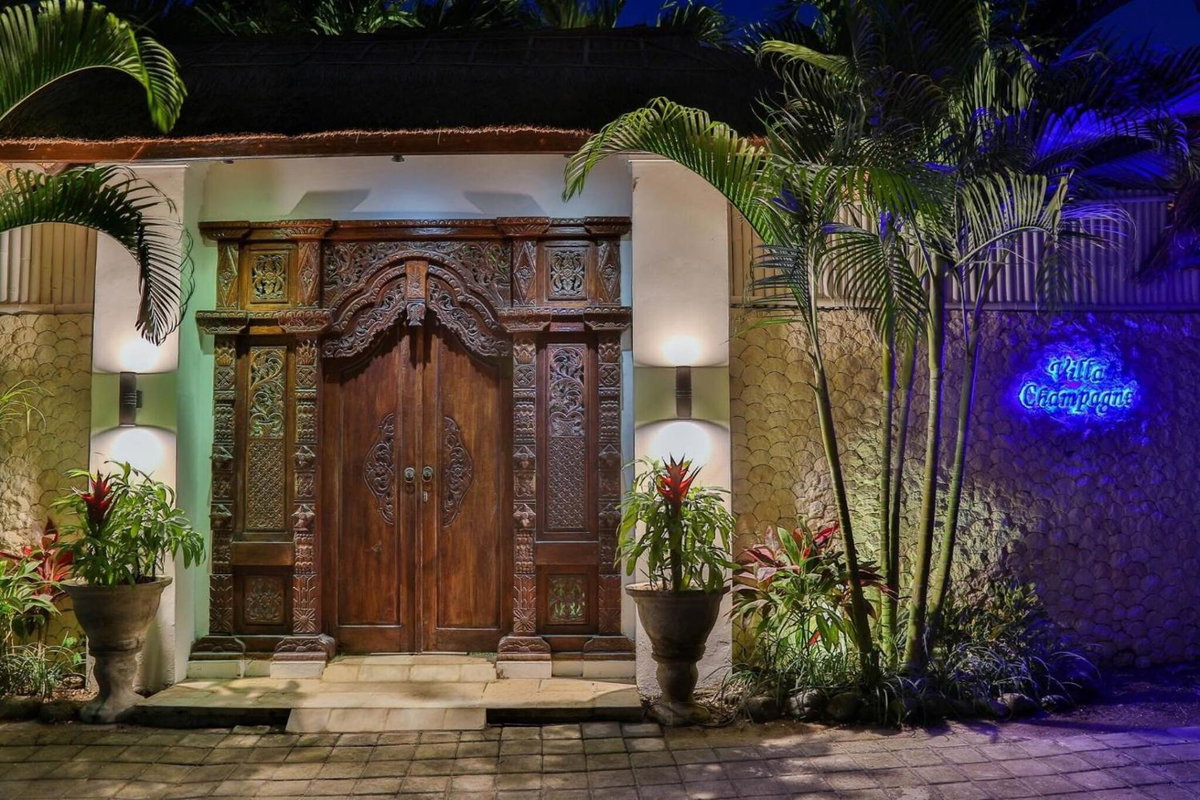 Villa Champagne, Indonesia