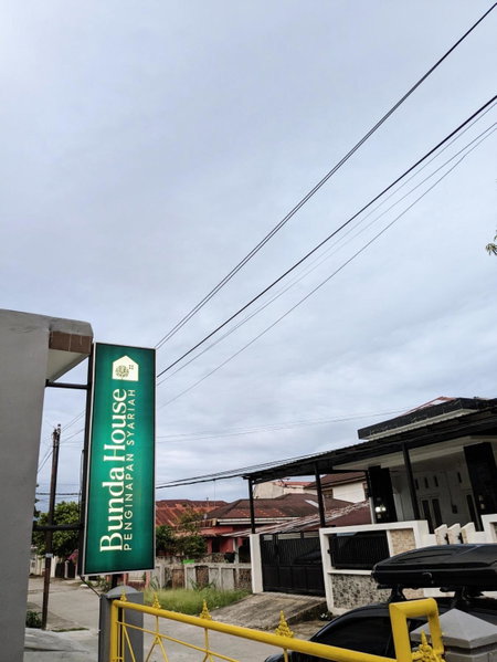 Bertamu Penginapan Syariah, Padang, Indonesia