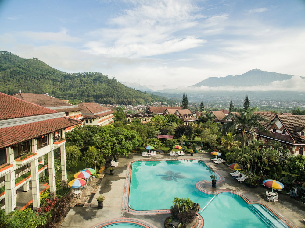 Hotel · Royal Hotel and Villa Batu, Batu