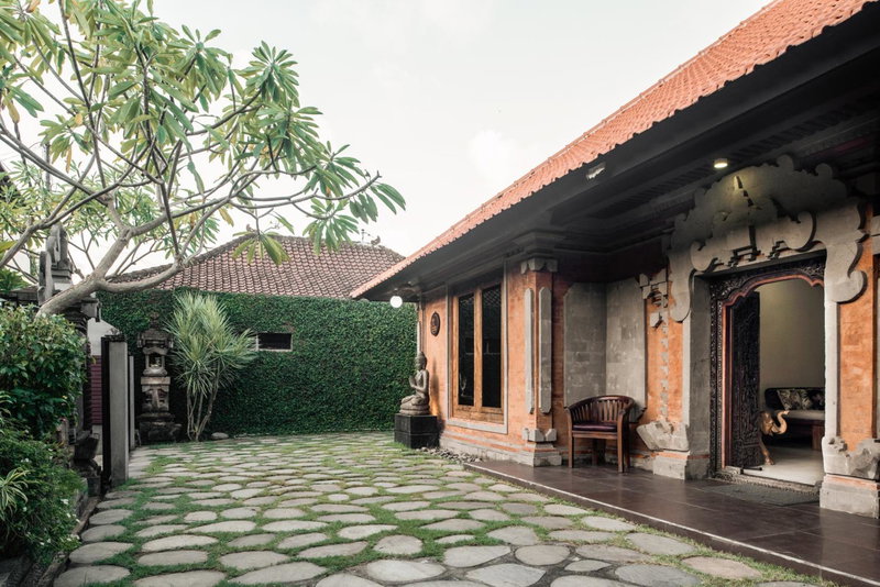 Segara Beach House Villa - Kuta, Kuta, Indonesia
