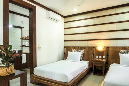Segara Beach House Villa - Kuta, Kuta, Indonesia