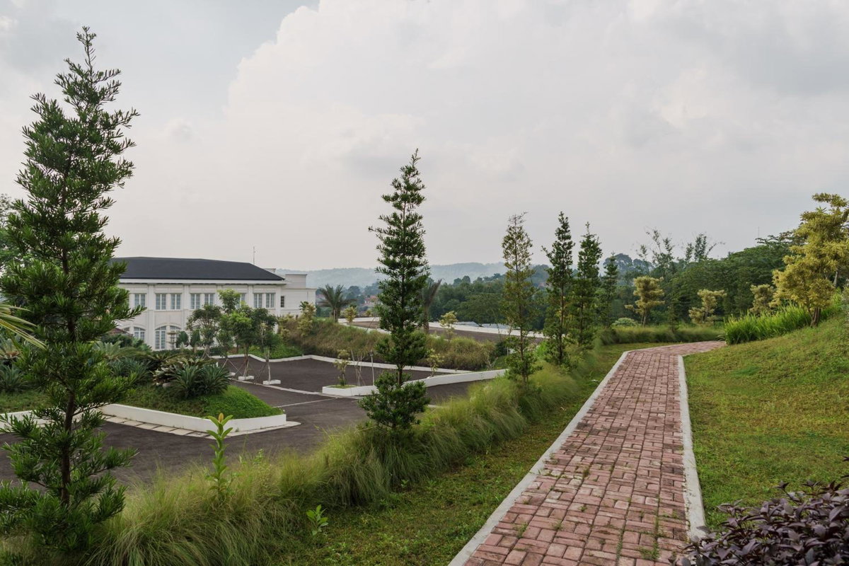 RedDoorz Plus near Exit Toll Puncak 2, Indonesia